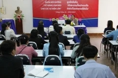 Le Vietnam aide le Laos dans la formation de journalistes