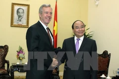 Le vice-PM Nguyen Xuan Phuc reçoit des ambassadeurs