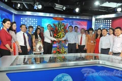Nguyen Thien Nhan félicite les journalistes et rédacteurs de VNA, VOV et VTV
