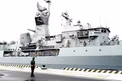 Une navire de la Marine royale australienne au port de Cam Ranh