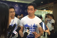 Echange entre le directeur exécutif du WEF et de jeunes vietnamiens