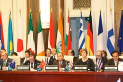 Activités du PM Nguyen Xuan Phuc en marge de l’ASEM 11