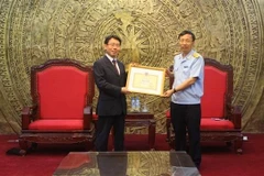 Satisfecit du Département général des Douanes remis à la JICA