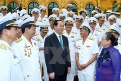 Le président rencontre des anciens combattants de la Piste Ho Chi Minh en mer