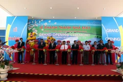 Inauguration d'une usine japonaise de fabrication de composants électroniques à Quang Ngai