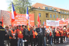 Les Vietnamiens en R.tchèque protestent contre les actes de la Chine en Mer Orientale