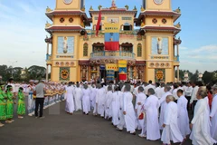 Célébration du 90e anniversaire de la fondation du caodaïsme à Ben Tre