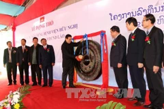 Laos : mise en chantier d'un hôpital à Houaphan avec une aide financière du Vietnam