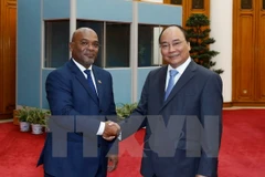 Le Premier ministre Nguyên Xuân Phuc reçoit un ministre mozambicain 