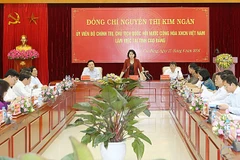 La présidente de l'AN se rend à Cao Bang