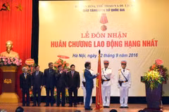 Remise de l’Ordre du Travail de première classe au Musée national d’Histoire du Vietnam