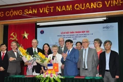 Vietnam – France : signature d’un protocole d'accord dans la recherche scientifique sur le VIH