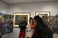 La passion pour la peinture sur tissu de deux artistes franco-vietnamiennes