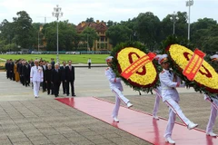 Fête nationale : des dirigeants rendent hommage au Président Ho Chi Minh