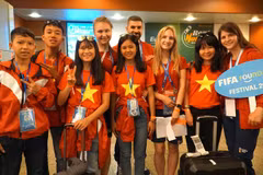 Des enfants vietnamiens participent au festival de football de la FIFA à Moscou