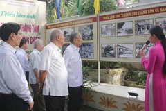 Exposition de photos sur la Révolution d'Août et la résistance du Nam Bô à Can Tho 