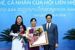 Des distinctions honorifiques remises à des femmes vietnamiennes et laotiennes