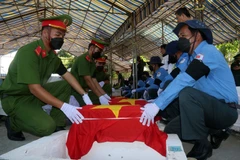 Kien Giang: Inhumation des restes de 175 soldats tombés pendant la guerre