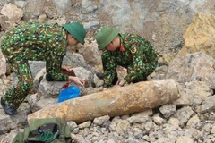 Quang Binh : neutralisation réussie d'une bombe de 200 kg trouvée dans une zone résidentielle
