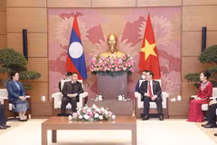Le président de l'AN lao Xaysomphone Phomvihane termine sa visite officielle au Vietnam