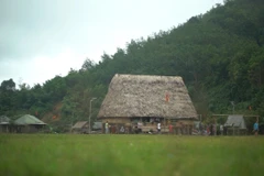 La communauté Co Tu lutte pour préserver des maisons traditionnelles