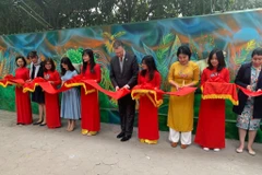 Inauguration de la fresque murale "Environnement propre - Planète verte" à Hanoï