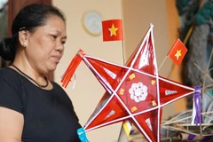 Les jouets traditionnels de la Fête de la Mi-Automne restent toujours dans le cœur des Vietnamiens 