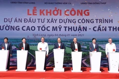 Le PM Nguyen Xuan Phuc lance la mise en chantier de l’autoroute My Thuan - Can Tho