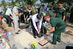 Quang Tri : Inhumation des restes de 16 volontaires vietnamiens tombés au Laos 
