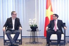 Le PM Pham Minh Chinh rencontre le président du Parti du travail de Belgique, Raoul Hedebou