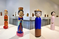 Les poupées japonaises Kokeshi exposées au public vietnamien