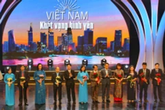  "Vietnam-Aspiration à la paix", un programme honorant les forces au front contre le COVID-19