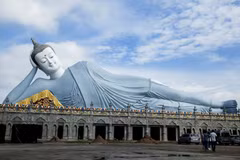 À la découverte de la pagode khmère avec la plus grande statue de Bouddha couché au Vietnam
