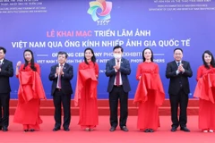 Ouverture de l'exposition ''le Vietnam aux yeux des photographes internationaux''