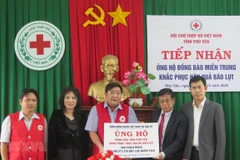 Les Vietnamiens aux États-Unis soutiennent les sinistrés d’intempéries à Phu Yen 