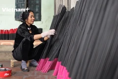 Les bâtonnets d’encens noirs du village de Choa à Bac Ninh
