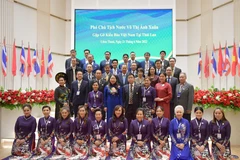 La vice-présidente Vo Thi Anh Xuan rencontre des Vietnamiens en Thaïlande