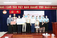 Des entreprises soutiennent la lutte contre le COVID-19 à Ho Chi Minh-Ville