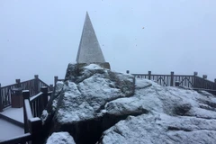 La neige fait son retour sur le mont Fansipan à Lào Cai