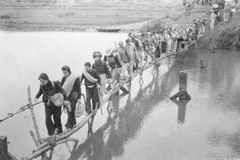 Le peuple vietnamien, dont les Hanoïens, a répondu à l'appel à la résistance nationale du Président Ho Chi Minh en menant une longue résistance et en surmontant les peines avec une confiance sans faille en la victoire... Photo : Archives de la VNA