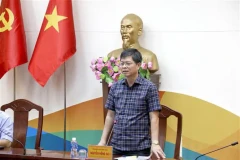 Le vice-président du Comité populaire provincial, Nguyen Hong Hai, lors d'une réunion tenue le 14 novembre. Photo: VNA