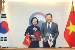 La ministre vietnamienne de l'Intérieur Pham Thi Thanh Tra et le ministre sud-coréen de l'Intérieur et de la Sécurité Lee Sang-min. Photo: VNA