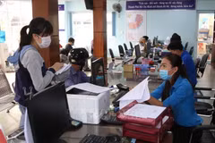 Ho Chi Minh-Ville ne facturera aucun frais pour cinq procédures administratives effectuées en ligne du 29 mai 2024 jusqu'à fin 2025. Photo: VNA