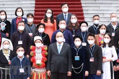 Le président Nguyên Xuân Phuc reçoit des personnes exemplaires de Bac Kan