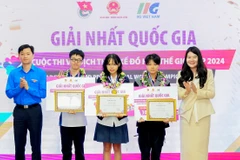 Les trois gagnants du Championnat du monde professionnel certifié Adobe 2024 (ACP World Championship 2024). Photo : doanthanhnien.vn