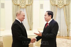 Le président de l'Assemblée nationale Tran Thanh Man (droite) et le président russe Vladimir Poutine. Photo : VNA