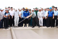 Le Premier ministre Pham Minh Chinh sur le chantier du projet de l'aéroport international de Long Thanh. Photo : VNA