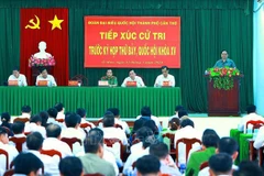 La rencontre entre le Premier ministre Pham Minh Chinh et des électeurs du district d'O Mon, ville de Can Tho. Photo : VNA