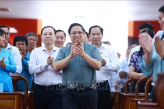 Le Premier ministre Pham Minh Chinh rencontre les électeurs de Can Tho. Photo : VNA