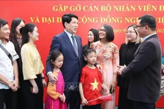 Le président Luong Cuong rencontre la communauté vietnamienne au Chili. Photo : VNA